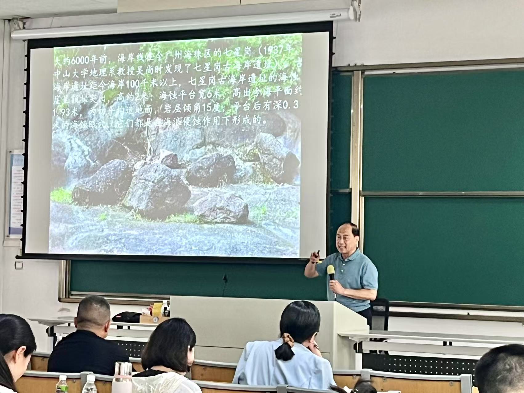 396788f7154547769354601419445f93 ФһͤÑо¿Ô±ÊÚ¿Î.jpg